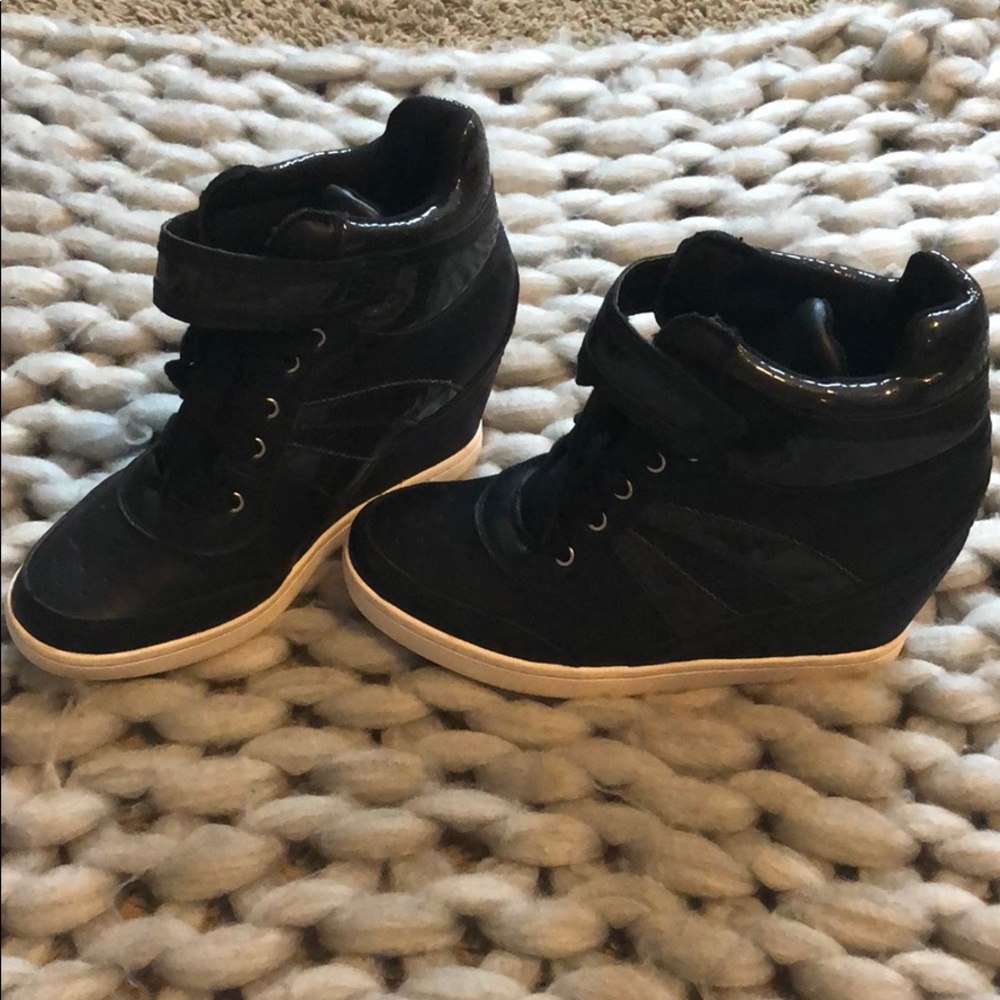 Wedge sneakers